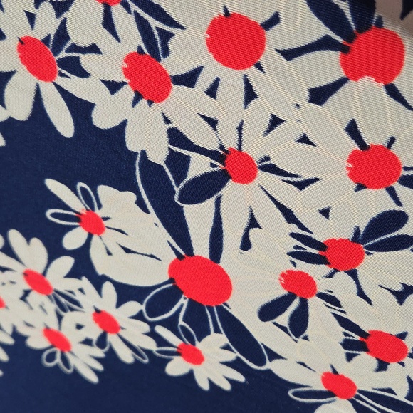 Beautiful Rare Vintage POLYSTER Daisy Sewing Fabric by THE YARD - Picture 2 of 9